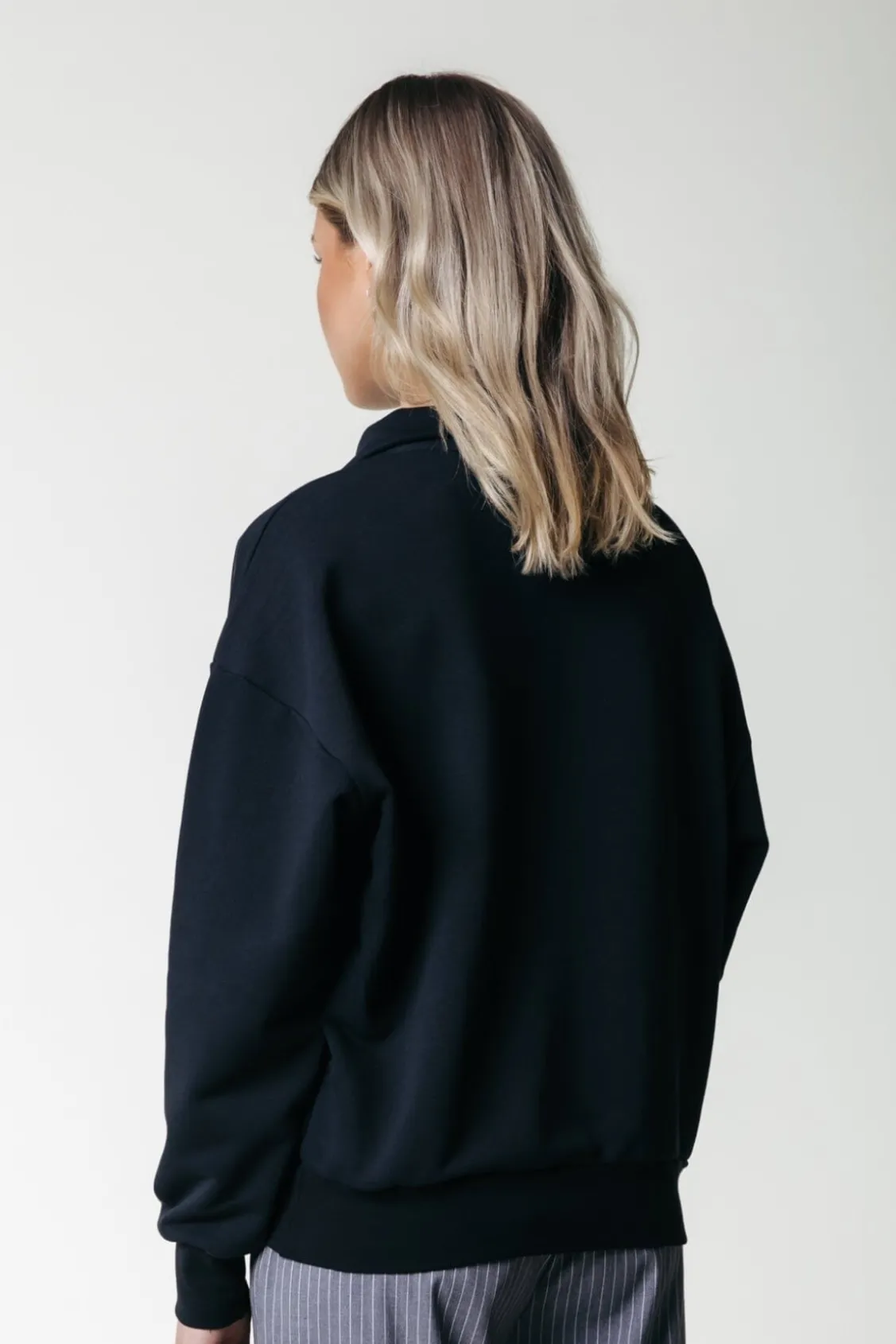 Uni Logo Zip Sweat | Black
